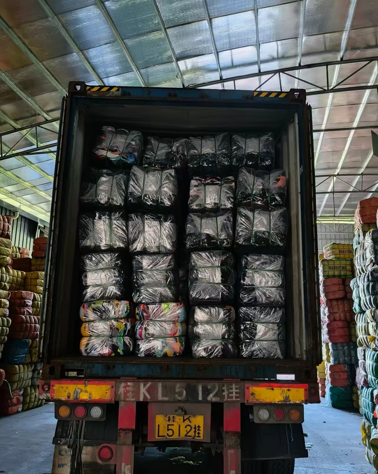Container loading for used clothing bales